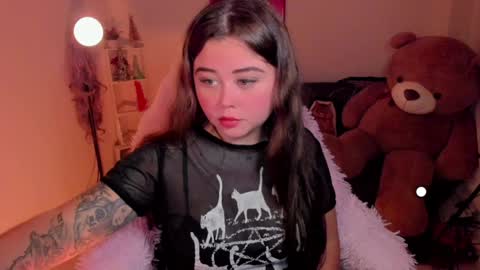   Independent model  online show from 01-12-25, 12:28