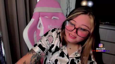   Independent model  online show from 01-09-26, 04:10