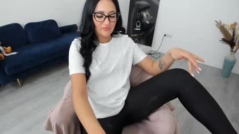 Anya online show from 03-19-26, 05:11