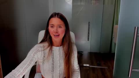 Snapshot of anyarayne chatting on 02-10-25, 12:08 Anya online show from 02-10-25, 12:08