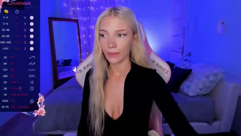 Anya online show from 11-19-25, 02:22