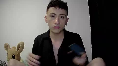 Snapshot of aogut17 chatting on 06-14-26, 05:53 aogut17 online show from 06-14-26, 05:53