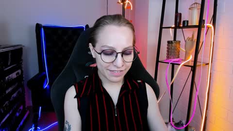 Snapshot of aphexqueen chatting on 12-08-24, 04:07 APHEX QUEEN online show from 12-08-24, 04:07