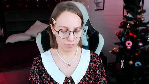 Snapshot of aphexqueen chatting on 12-20-24, 02:16 APHEX QUEEN online show from 12-20-24, 02:16