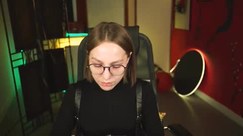 Snapshot of aphexqueen chatting on 02-13-25, 09:20 APHEX QUEEN online show from 02-13-25, 09:20