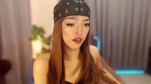 Snapshot of aphrodite_may chatting on 06-25-26, 05:39 kathryn online show from 06-25-26, 05:39