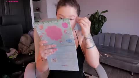 Snapshot of aphroditesweet chatting on 06-27-26, 10:37 aphrodite online show from 06-27-26, 10:37
