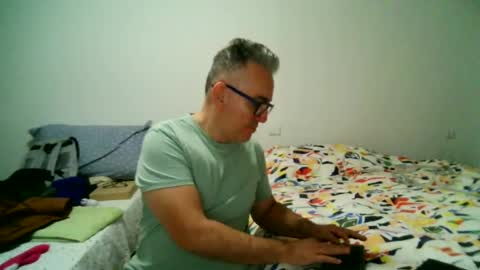 Snapshot of apixaba chatting on 12-31-24, 11:39 furry bear online show from 12-31-24, 11:39