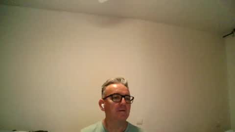 Snapshot of apixaba chatting on 01-26-25, 08:34 furry bear online show from 01-26-25, 08:34