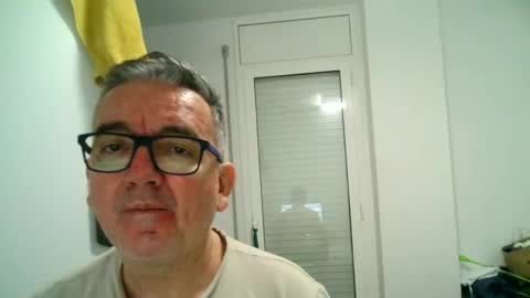 Snapshot of apixaba chatting on 10-19-25, 09:48 furry bear online show from 10-19-25, 09:48