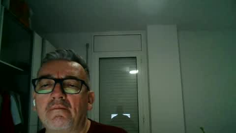 Snapshot of apixaba chatting on 11-01-25, 01:29 furry bear online show from 11-01-25, 01:29