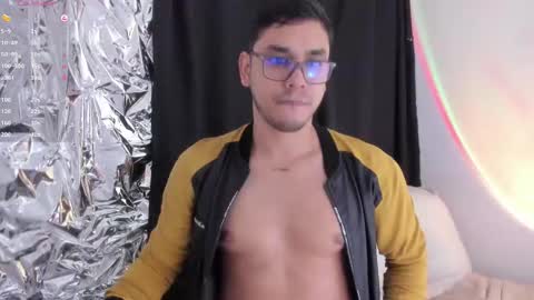 Snapshot of apolo_jake chatting on 09-30-25, 03:00 Luca. online show from 09-30-25, 03:00