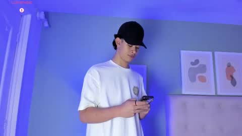 Snapshot of apoloricci chatting on 02-20-26, 07:47 Apolo twink online show from 02-20-26, 07:47