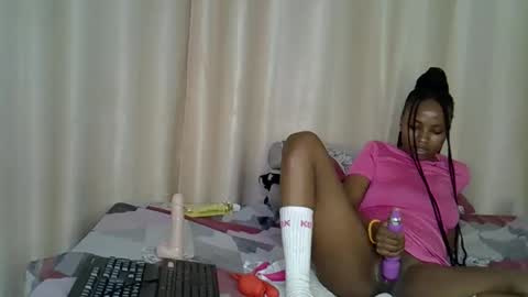 Snapshot of apple_queen24 chatting on 02-04-26, 01:00 Apple queen online show from 02-04-26, 01:00