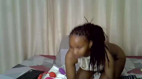 Snapshot of apple_queen24 chatting on 02-07-26, 12:25 Apple queen online show from 02-07-26, 12:25
