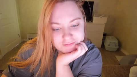 Snapshot of appleyummybuns chatting on 02-16-26, 10:33 appleyummybuns online show from 02-16-26, 10:33