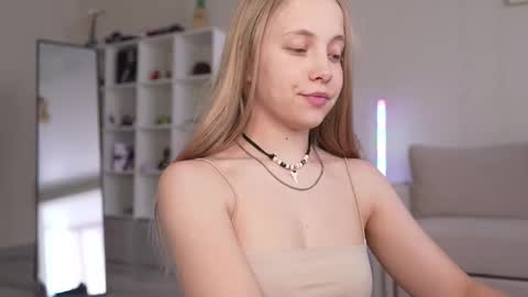 Snapshot of appr0ved_ chatting on 02-24-26, 07:28 REYNA next stream is 11h of Feb online show from 02-24-26, 07:28