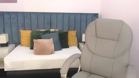 April Bunny online show from 12-17-25, 08:04