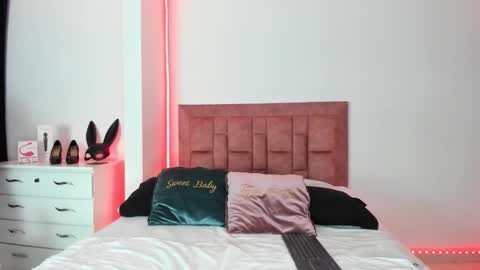 april collinsxx online show from 02-19-26, 09:00