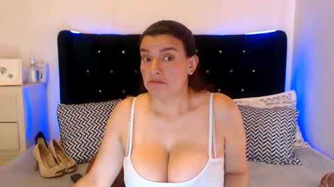 Snapshot of april_harrys chatting on 06-07-26, 04:00 April online show from 06-07-26, 04:00
