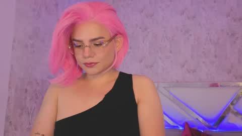 Snapshot of april_summer_ chatting on 05-16-26, 09:13 Isabella online show from 05-16-26, 09:13