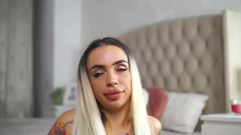 Laura online show from 11-28-25, 06:43