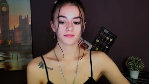 Snapshot of aprillswift_ chatting on 01-21-25, 05:30 Aprill online show from 01-21-25, 05:30