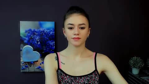 Snapshot of aprillswift_ chatting on 02-25-25, 04:00 Aprill online show from 02-25-25, 04:00