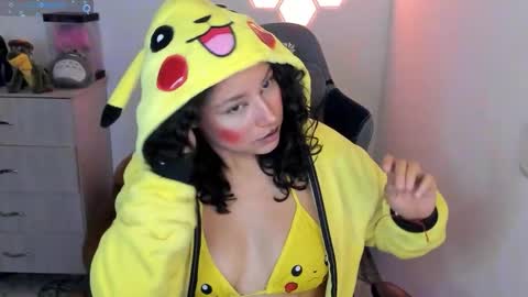 aqua emilly online show from 10-26-25, 12:05