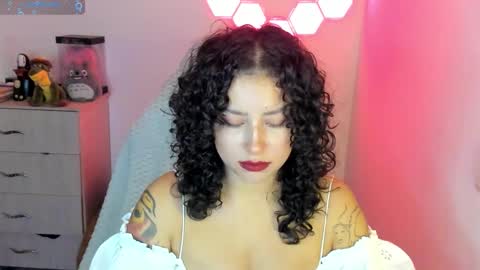 aqua emilly online show from 11-11-25, 12:32