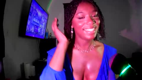 Snapshot of aquaesse chatting on 06-19-26, 01:10 Aquaesse online show from 06-19-26, 01:10