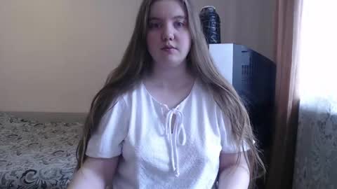 Snapshot of aquanarmin chatting on 04-20-26, 06:49 Josefin online show from 04-20-26, 06:49