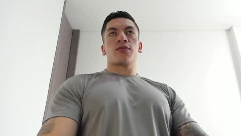 Snapshot of aquiles_51 chatting on 04-29-26, 06:03 Jonathan online show from 04-29-26, 06:03