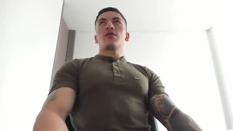 Snapshot of aquiles_51 chatting on 05-04-26, 05:53 Jonathan online show from 05-04-26, 05:53