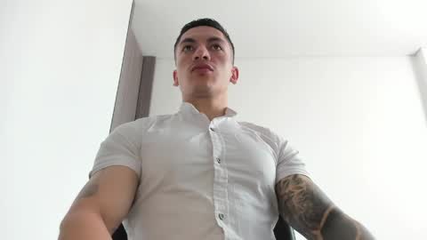 Snapshot of aquiles_51 chatting on 05-05-26, 05:54 Jonathan online show from 05-05-26, 05:54