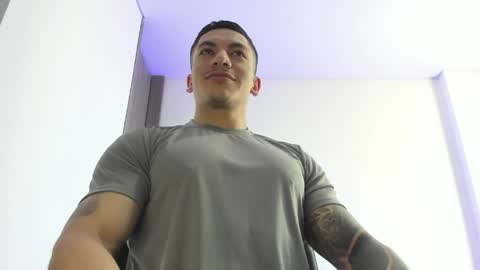 Snapshot of aquiles_51 chatting on 05-06-26, 05:51 Jonathan online show from 05-06-26, 05:51