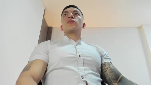 Snapshot of aquiles_51 chatting on 05-10-26, 06:02 Jonathan online show from 05-10-26, 06:02