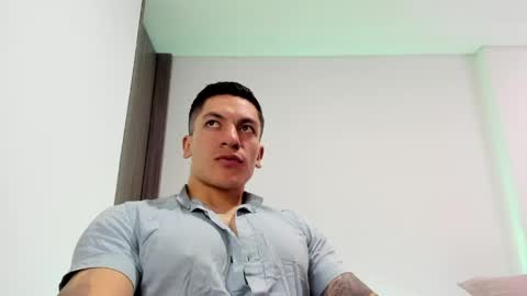 Snapshot of aquiles_51 chatting on 05-27-26, 06:27 Jonathan online show from 05-27-26, 06:27
