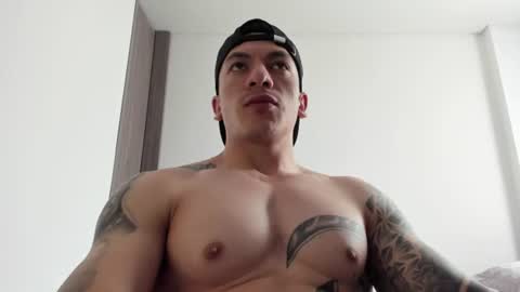 Snapshot of aquiles_51 chatting on 06-15-26, 05:15 Jonathan online show from 06-15-26, 05:15