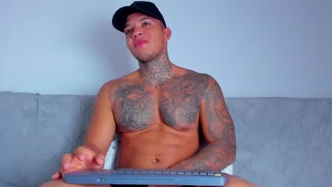 Snapshot of aquiles_elpapi chatting on 07-16-26, 10:32 AquilesElpapi online show from 07-16-26, 10:32