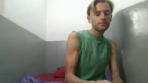 Snapshot of aquilesmade chatting on 11-09-25, 02:59 Aquilesmade online show from 11-09-25, 02:59