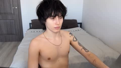 Snapshot of ar1zze chatting on 04-08-26, 09:42 zik and kris online show from 04-08-26, 09:42
