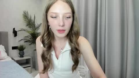 Lina online show from 09-17-25, 09:11