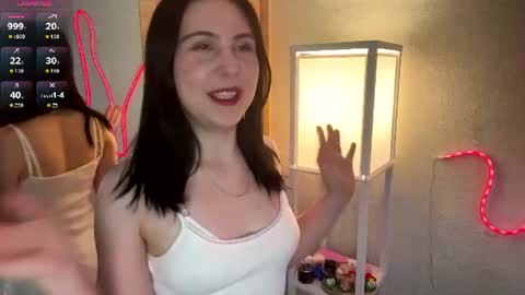 Snapshot of arabunyan chatting on 06-17-26, 04:41 Emi online show from 06-17-26, 04:41