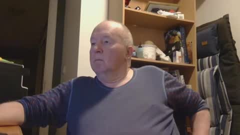 arcticman44 online show from 02-05-25, 06:15