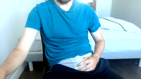Snapshot of arekusan6 chatting on 06-18-26, 06:46 Arek online show from 06-18-26, 06:46
