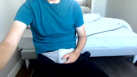 Snapshot of arekusan6 chatting on 06-19-26, 05:45 Arek online show from 06-19-26, 05:45