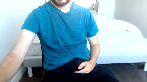 Snapshot of arekusan6 chatting on 06-22-26, 05:43 Arek online show from 06-22-26, 05:43