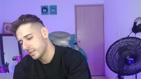 Snapshot of ares_blue chatting on 05-11-26, 11:49 ares blue online show from 05-11-26, 11:49