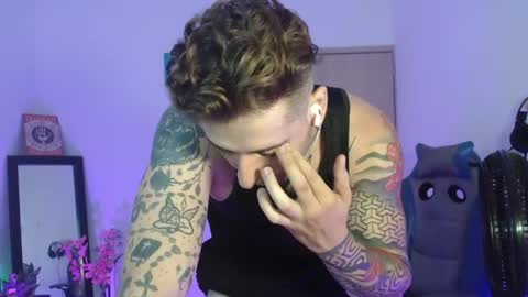 Snapshot of ares_blue chatting on 05-11-26, 02:45 ares blue online show from 05-11-26, 02:45